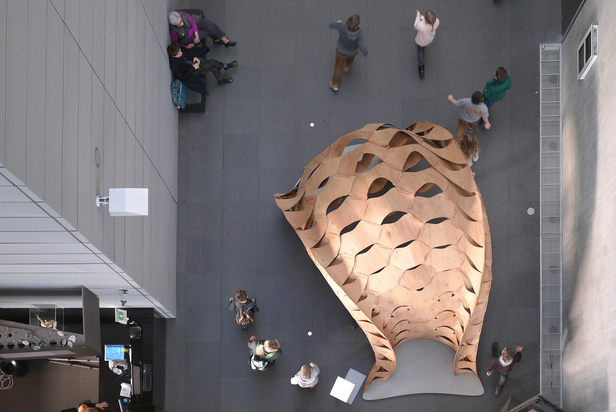 ITECH: Tailored Structures,  adaptive robotic fabrication of sewn wood